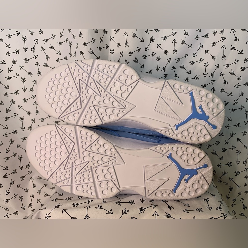 Air Jordan 7 Retro - Pantone Edition Size: Men's 13 Color: University Blue/White - Picture 6 of 7